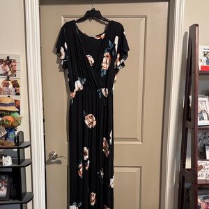 Loveappella Black and White Floral Maxi Dress
